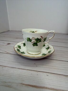 Colclough Bone China Teacup & Saucer Green Ivy Leaves c1950s Made In England